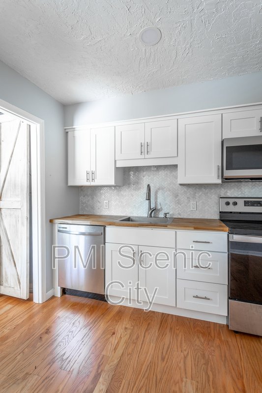 2508 Woodfin Ave property image