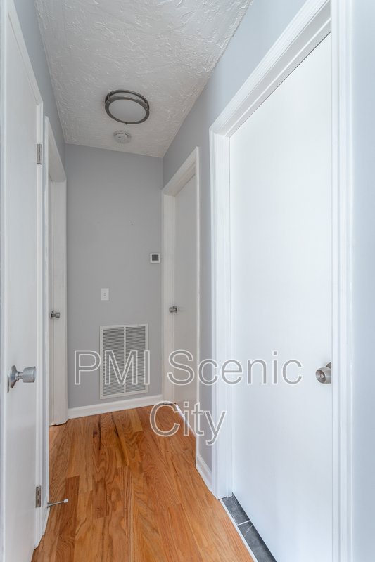 2508 Woodfin Ave property image