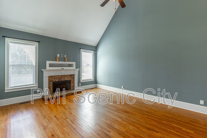 8802 Mckenzie Farm Dr property image