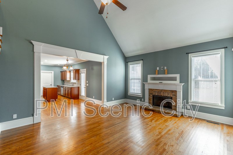 8802 Mckenzie Farm Dr property image