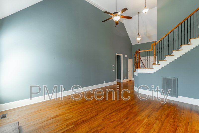 8802 Mckenzie Farm Dr property image