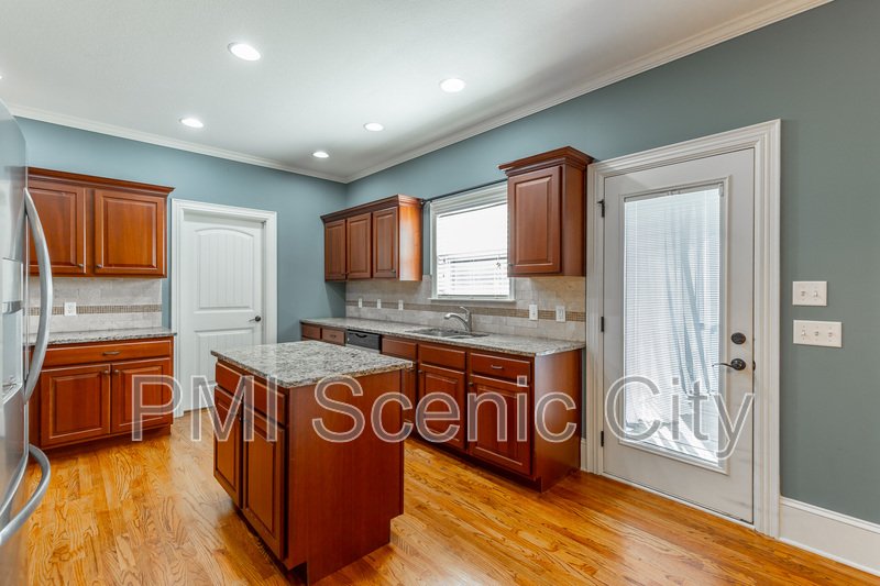 8802 Mckenzie Farm Dr property image