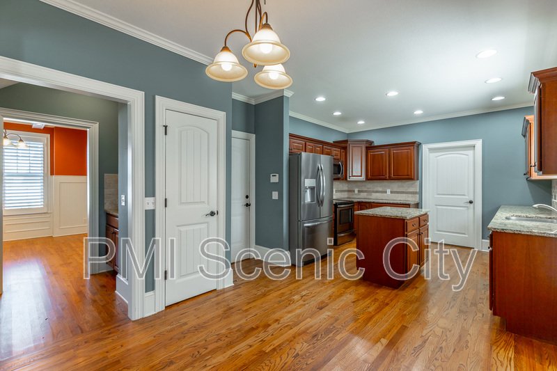 8802 Mckenzie Farm Dr property image