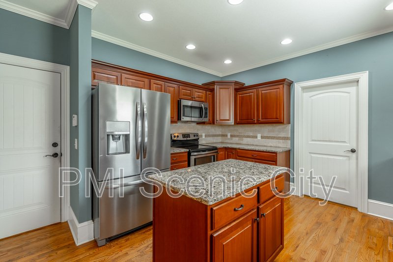 8802 Mckenzie Farm Dr property image