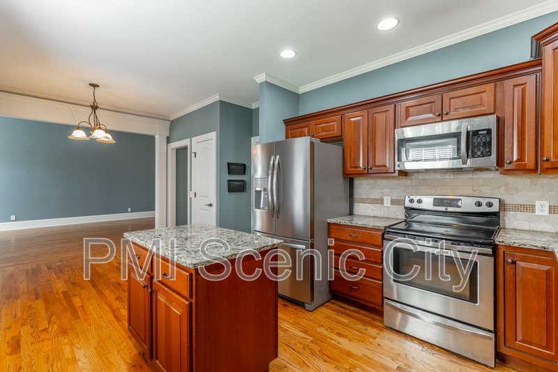 8802 Mckenzie Farm Dr property image