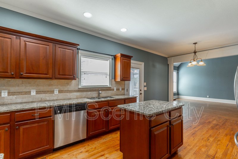 8802 Mckenzie Farm Dr property image