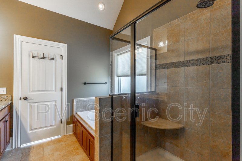 8802 Mckenzie Farm Dr property image