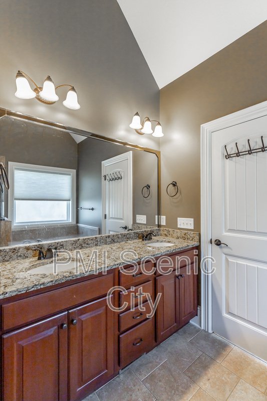 8802 Mckenzie Farm Dr property image