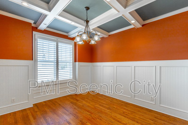 8802 Mckenzie Farm Dr property image