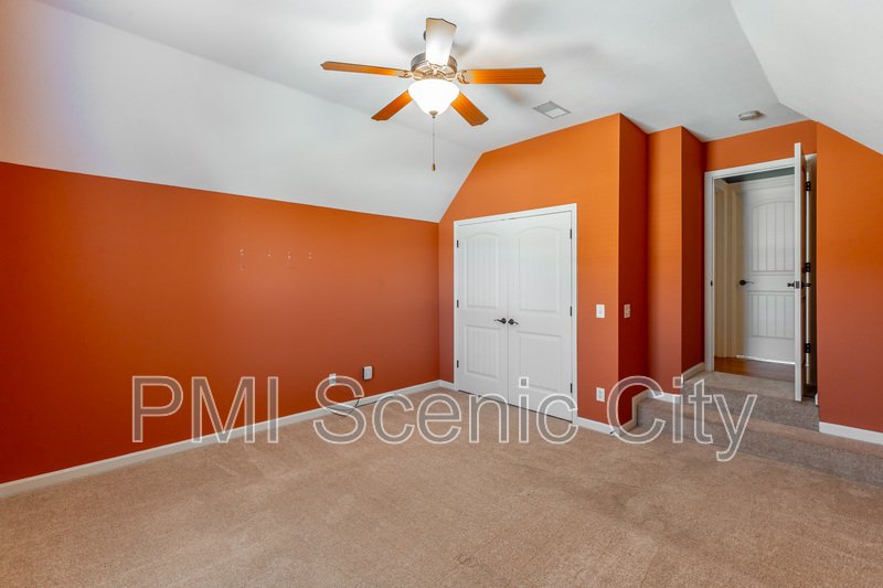 8802 Mckenzie Farm Dr property image