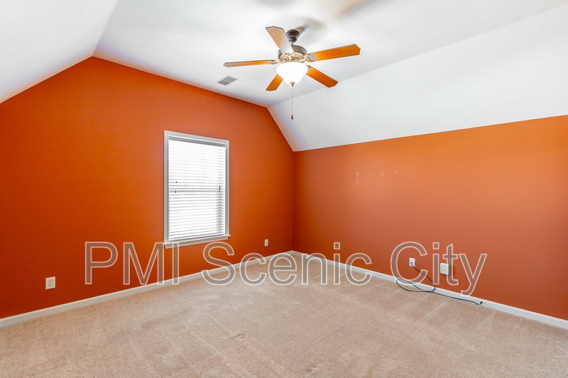 8802 Mckenzie Farm Dr property image