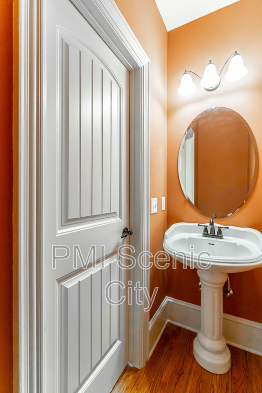 8802 Mckenzie Farm Dr property image