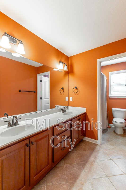 8802 Mckenzie Farm Dr property image