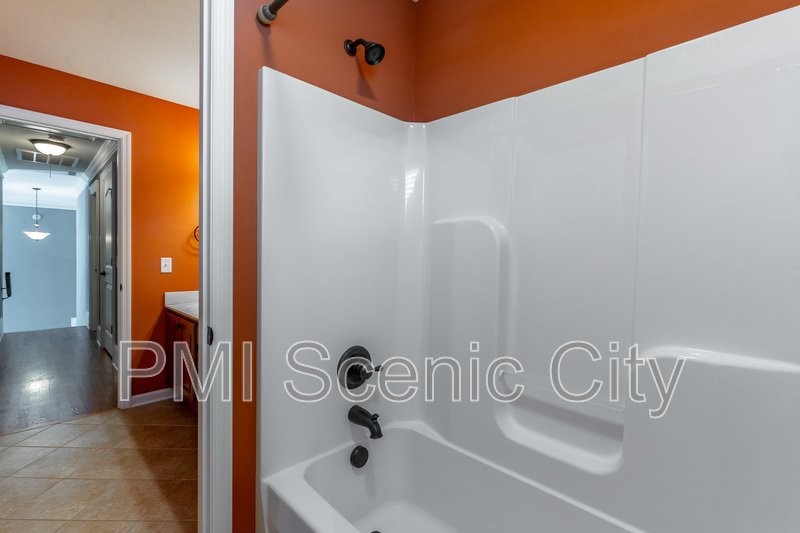 8802 Mckenzie Farm Dr property image