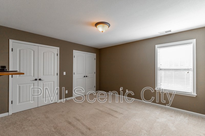 8802 Mckenzie Farm Dr property image