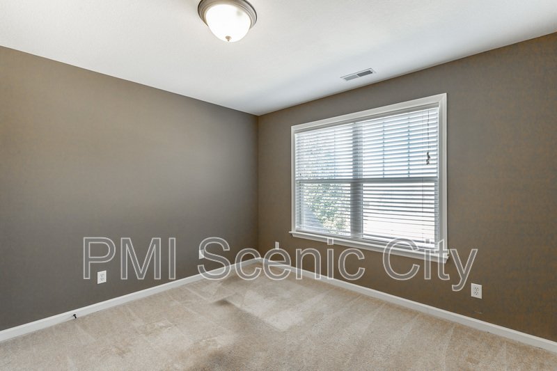 8802 Mckenzie Farm Dr property image