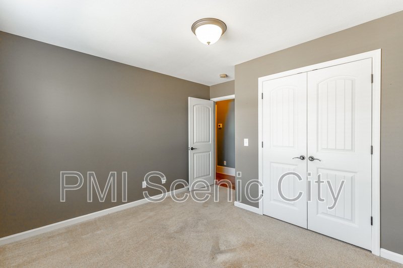 8802 Mckenzie Farm Dr property image