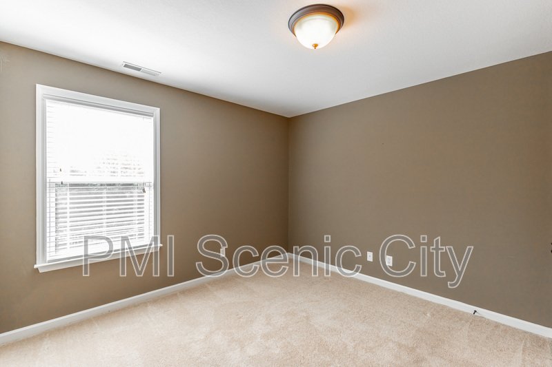 8802 Mckenzie Farm Dr property image