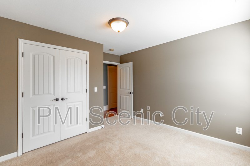 8802 Mckenzie Farm Dr property image