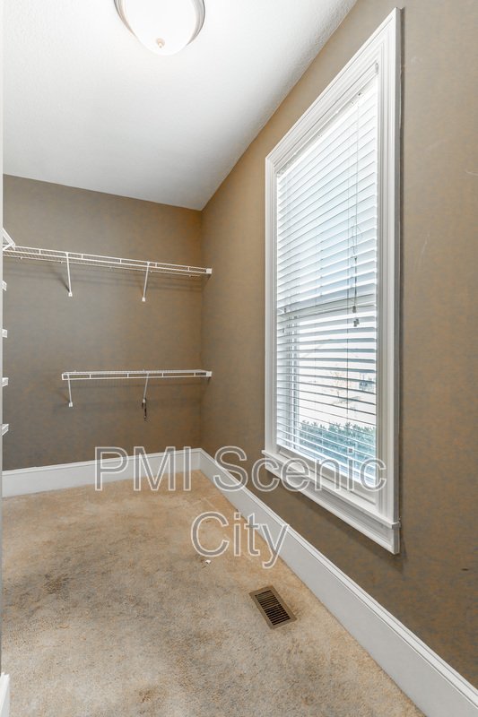 8802 Mckenzie Farm Dr property image