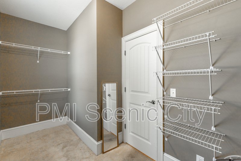 8802 Mckenzie Farm Dr property image