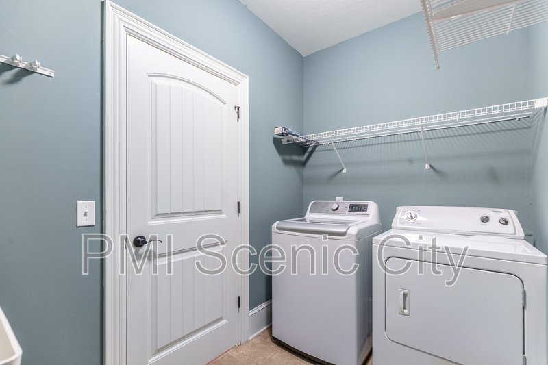 8802 Mckenzie Farm Dr property image