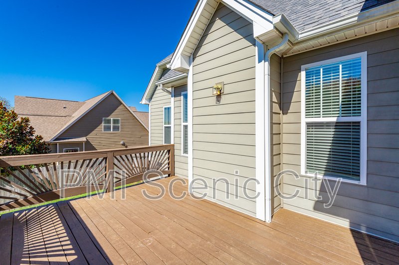 8802 Mckenzie Farm Dr property image