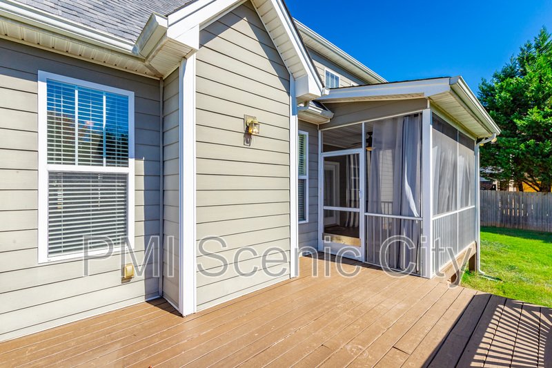 8802 Mckenzie Farm Dr property image