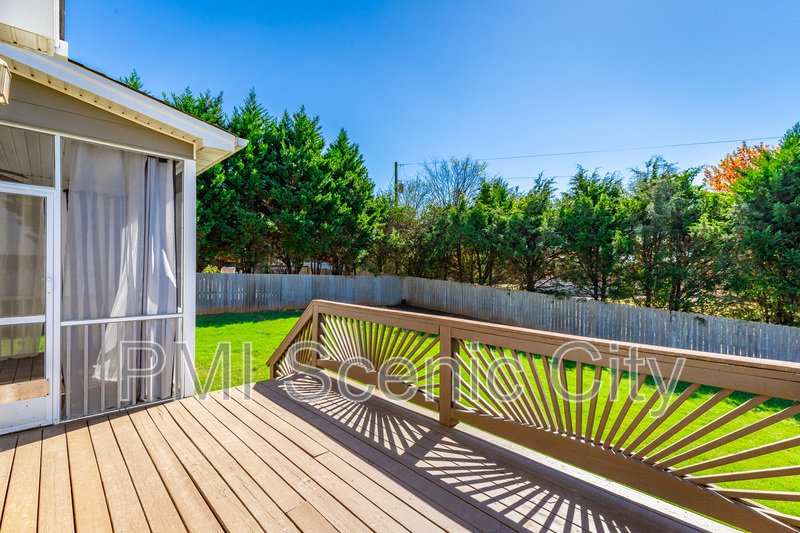 8802 Mckenzie Farm Dr property image