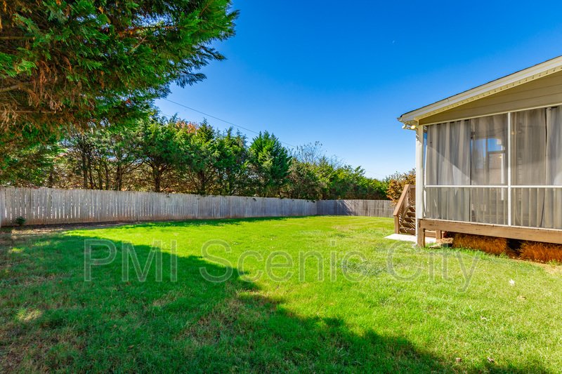 8802 Mckenzie Farm Dr property image