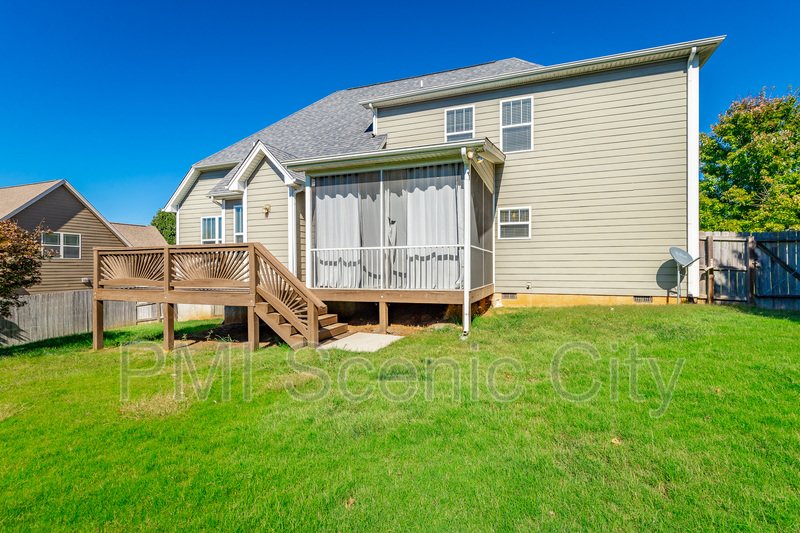 8802 Mckenzie Farm Dr property image