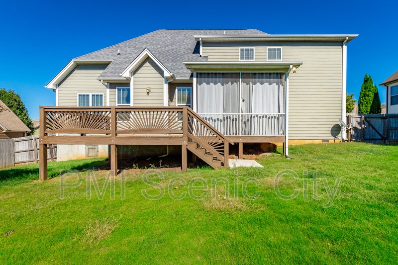 8802 Mckenzie Farm Dr property image