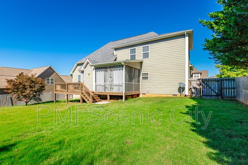 8802 Mckenzie Farm Dr property image