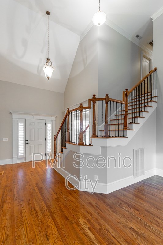 8802 Mckenzie Farm Dr property image