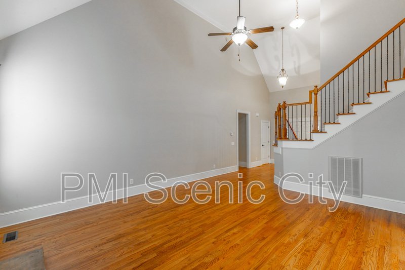8802 Mckenzie Farm Dr property image