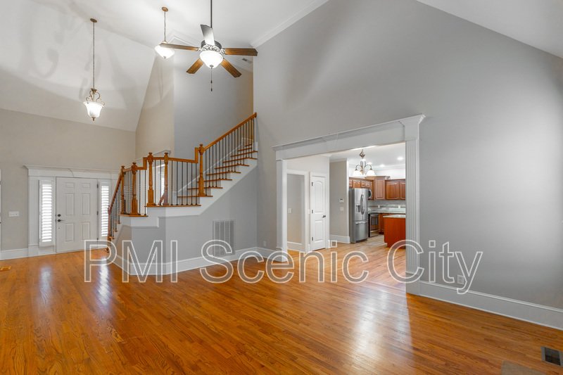 8802 Mckenzie Farm Dr property image