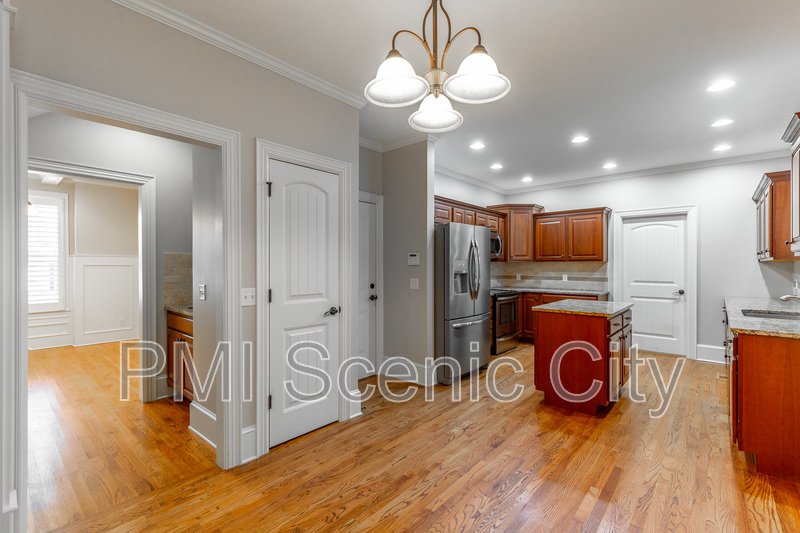 8802 Mckenzie Farm Dr property image