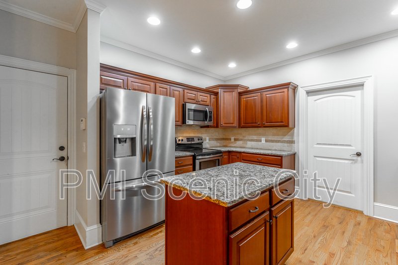 8802 Mckenzie Farm Dr property image