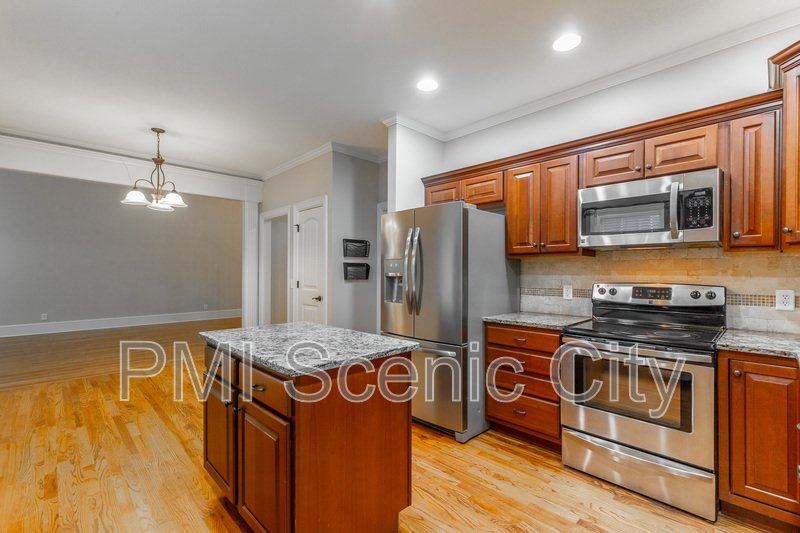 8802 Mckenzie Farm Dr property image
