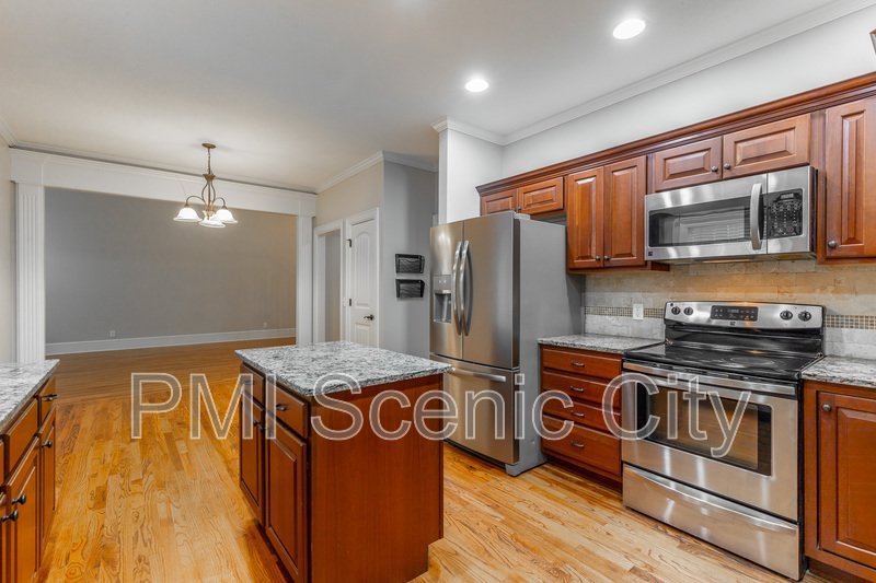 8802 Mckenzie Farm Dr property image