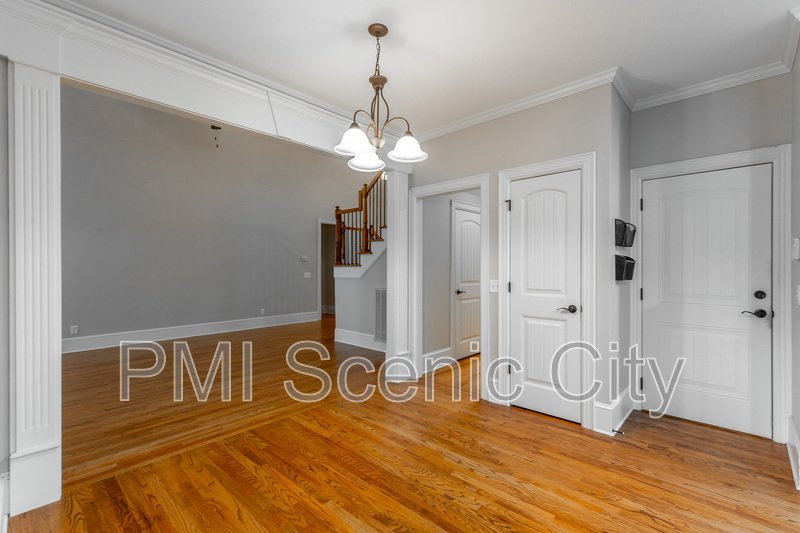 8802 Mckenzie Farm Dr property image