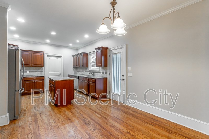 8802 Mckenzie Farm Dr property image