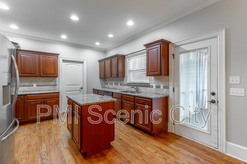 8802 Mckenzie Farm Dr property image