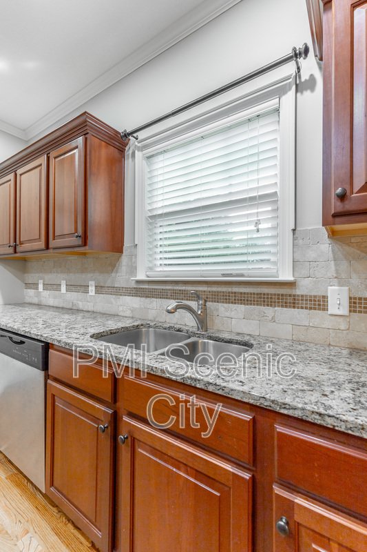 8802 Mckenzie Farm Dr property image