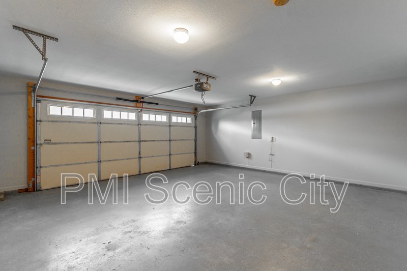 8802 Mckenzie Farm Dr property image