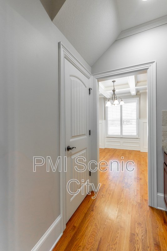 8802 Mckenzie Farm Dr property image