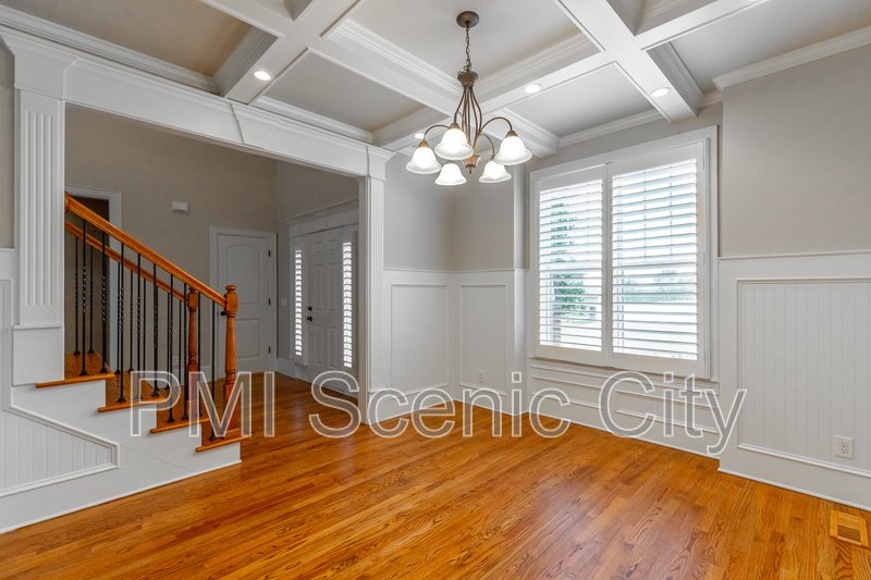 8802 Mckenzie Farm Dr property image