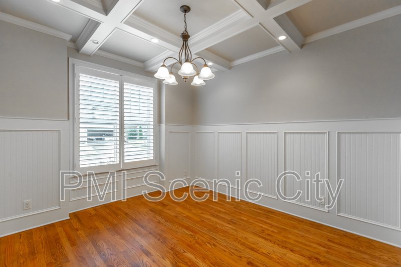 8802 Mckenzie Farm Dr property image