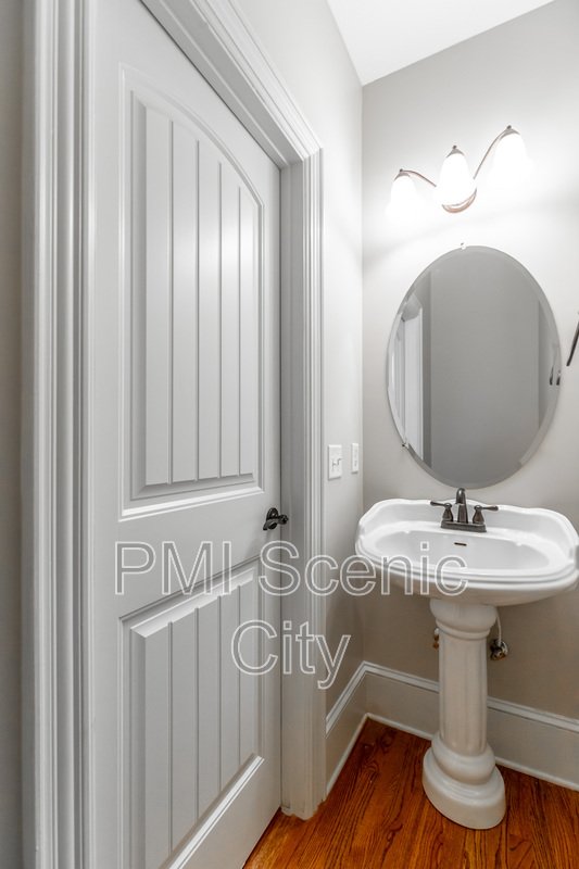 8802 Mckenzie Farm Dr property image