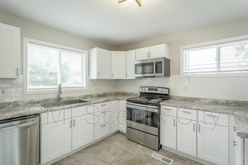 3 bedroom, 2 bath home for lease! property image